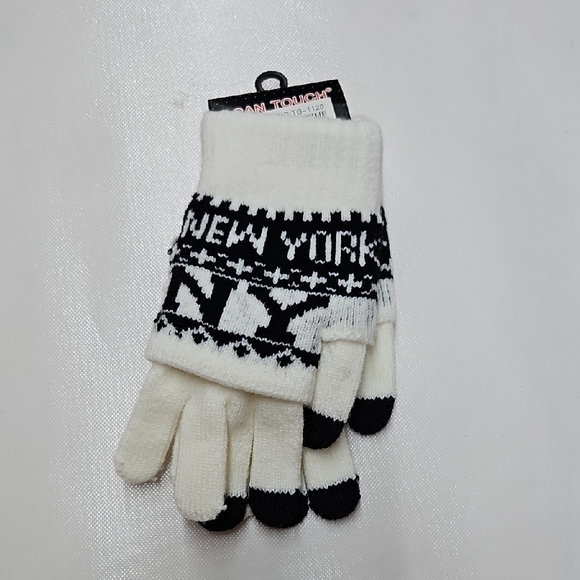 Accessories - New York Gloves - Black and White